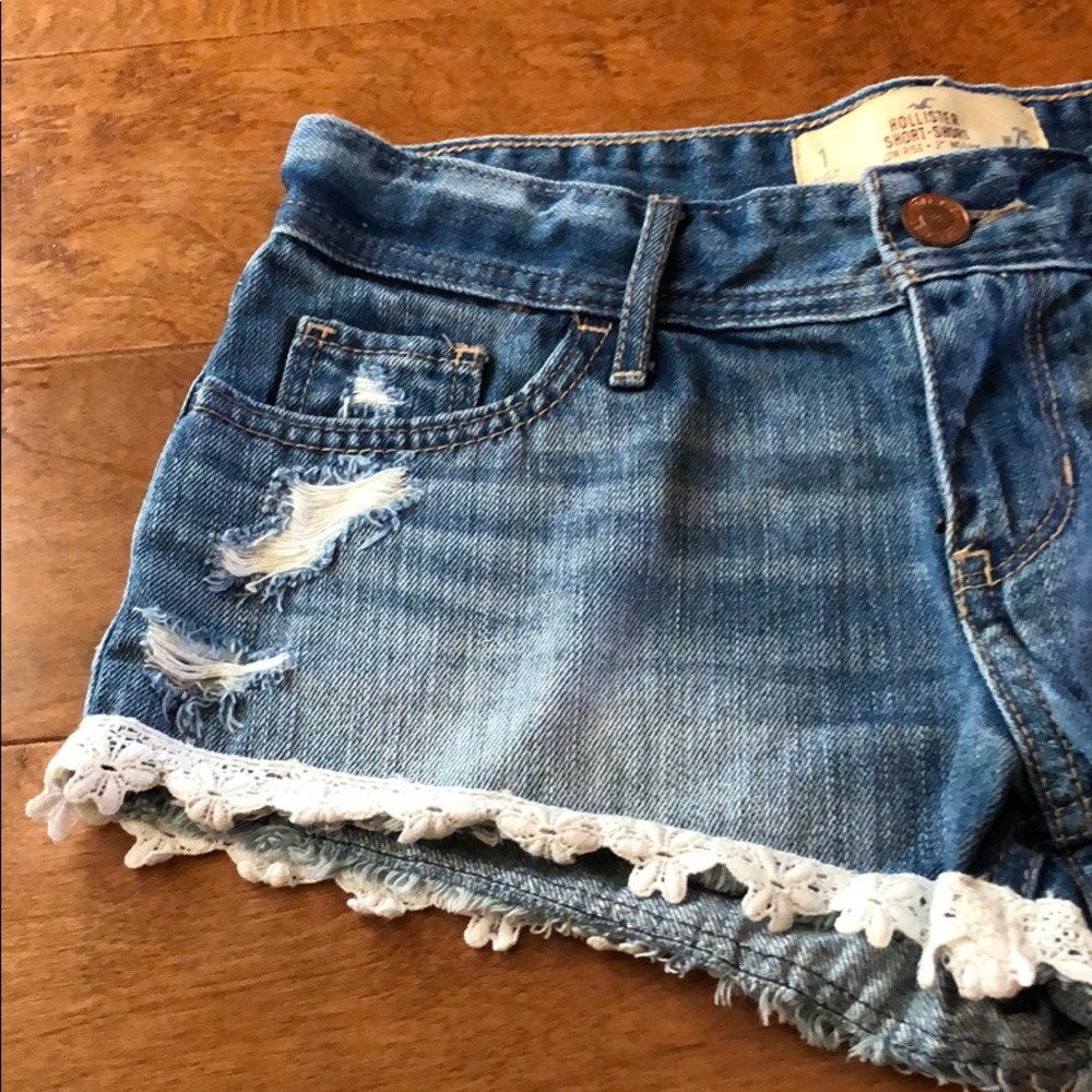 SOLD Hollister Lace Trim Jean Shorts - Picture 3 of 8